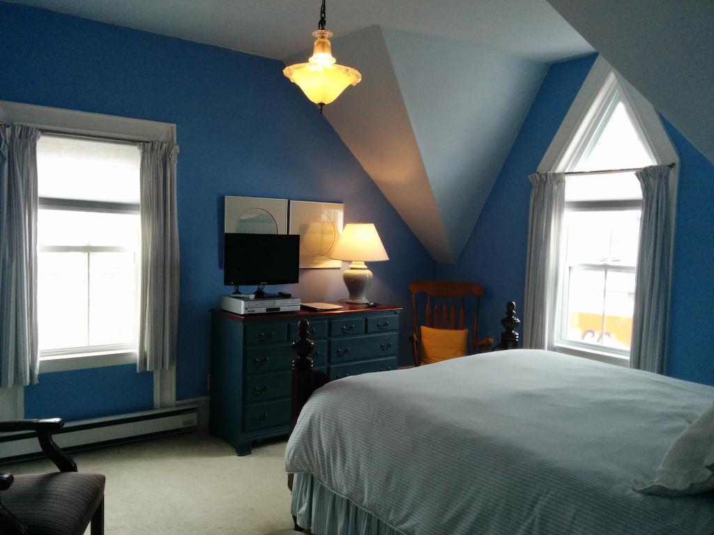 Fairmont House Bed & Breakfast Mahone Bay Room photo